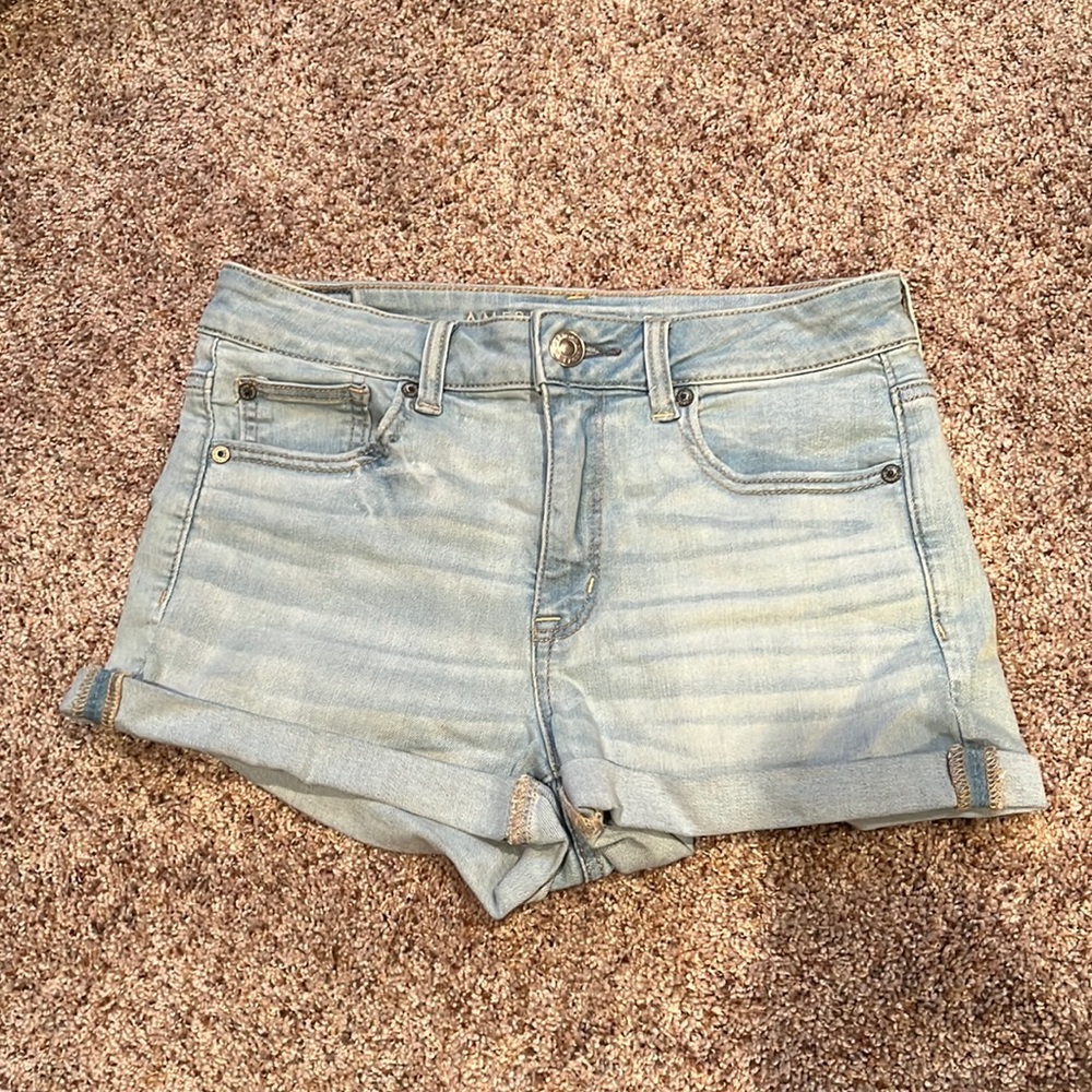 Light wash AE shorts